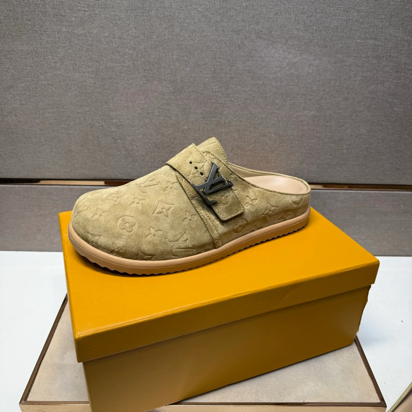 Men's men's shoes 💰pp540 [LV～] Men's casual half slippers 2025z cabinet sales simultaneously 🔶Size: 39-44 #️⃣ 🔷4 colors🔜The upper is made of multi-material splicing ➕Genuine leather lining, comfortable and breathable, sole: original comfortable and wear-resistant outsole, ⚠️Real thing📱Photographed🎬The real thing is better📢📢📢